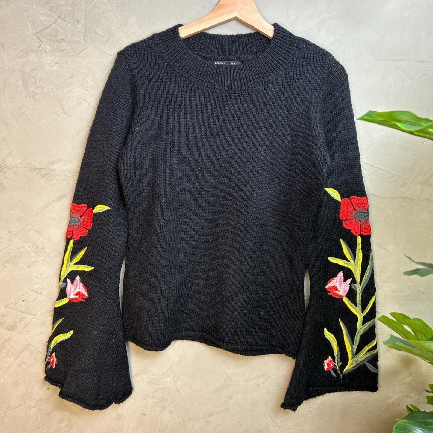 Medium y2k romeo and juliet Couture Womens Floral Embroidered Knit Sweater