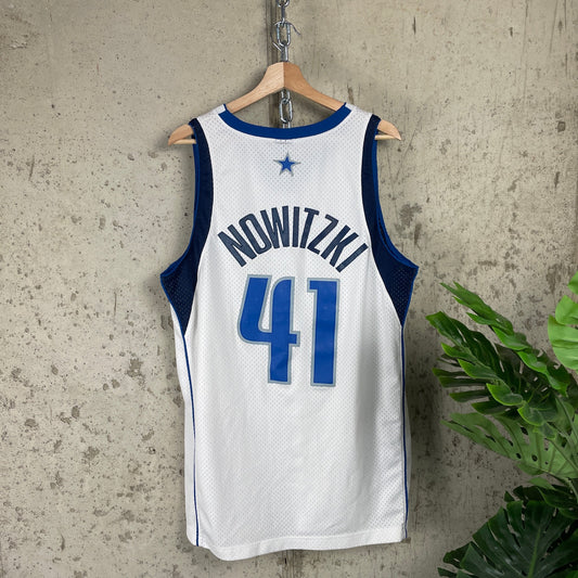 Dirk Nowitzki Dallas Mavericks Nike White 2000s XL Y2k L+2 Jersey